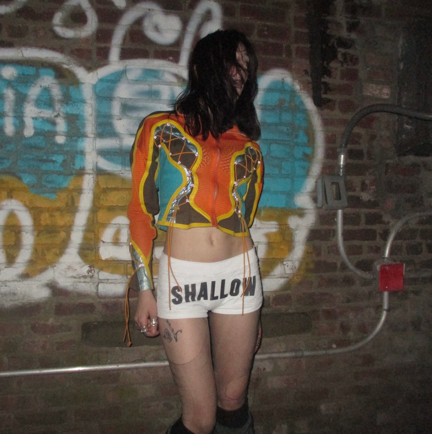 SHALLOW/HOLLOW distressed micro short